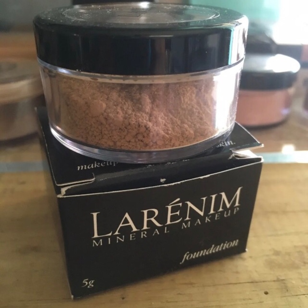 Larenim Foundation 11n Organic Mineral Makeup